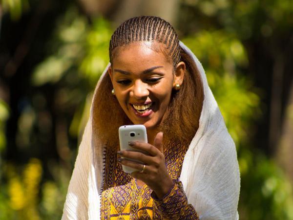 Fintech-enabled smartphones promised for Africa’s unbanked women
